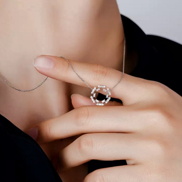 Baget Pırlantalı Özel Tasarım Kolye SS2025