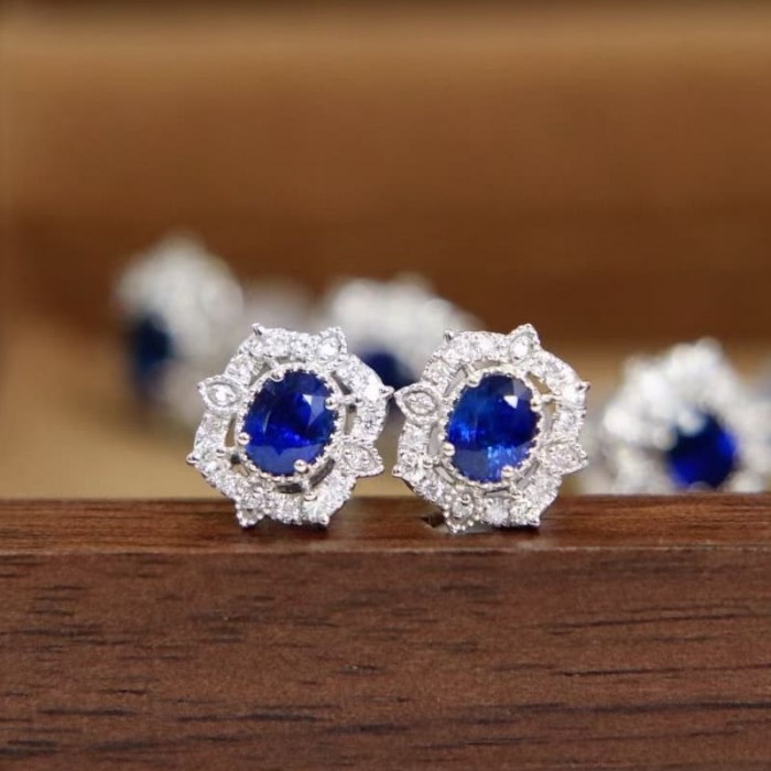 Oval Mavi Safir Ve Pırlanta Vintage Küpe SS3010 Oval Mavi Safir Ve Pırlanta Vintage Küpe SS3010