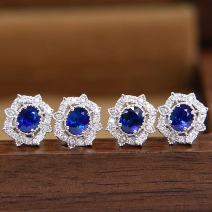 Oval Mavi Safir Ve Pırlanta Vintage Küpe SS3010 Oval Mavi Safir Ve Pırlanta Vintage Küpe SS3010