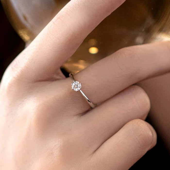 6 Tırnaklı Klasik Pırlanta Tektaş Yüzük SS0294