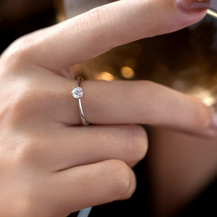 6 Tırnaklı Klasik Pırlanta Tektaş Yüzük SS0294