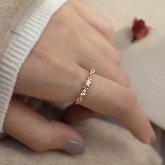 Moonstar Diamond Solitaire Engagement Ring SS0300 Moonstar Diamond Solitaire Engagement Ring SS0300