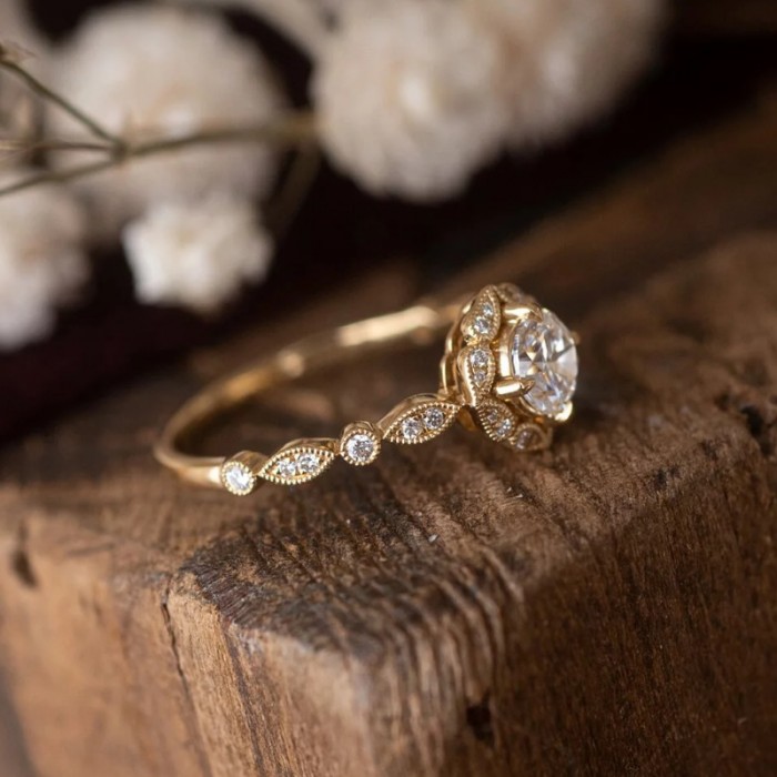 Diamond Vintage Ring 14K Yellow Gold SS0209 Diamond Vintage Ring 14K Yellow Gold SS0209