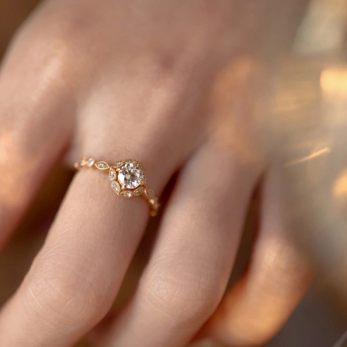 Diamond Vintage Ring 14K Yellow Gold SS0209 Diamond Vintage Ring 14K Yellow Gold SS0209