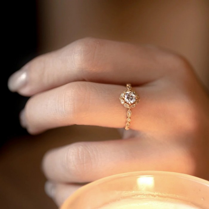 Diamond Vintage Ring 14K Yellow Gold SS0209 Diamond Vintage Ring 14K Yellow Gold SS0209
