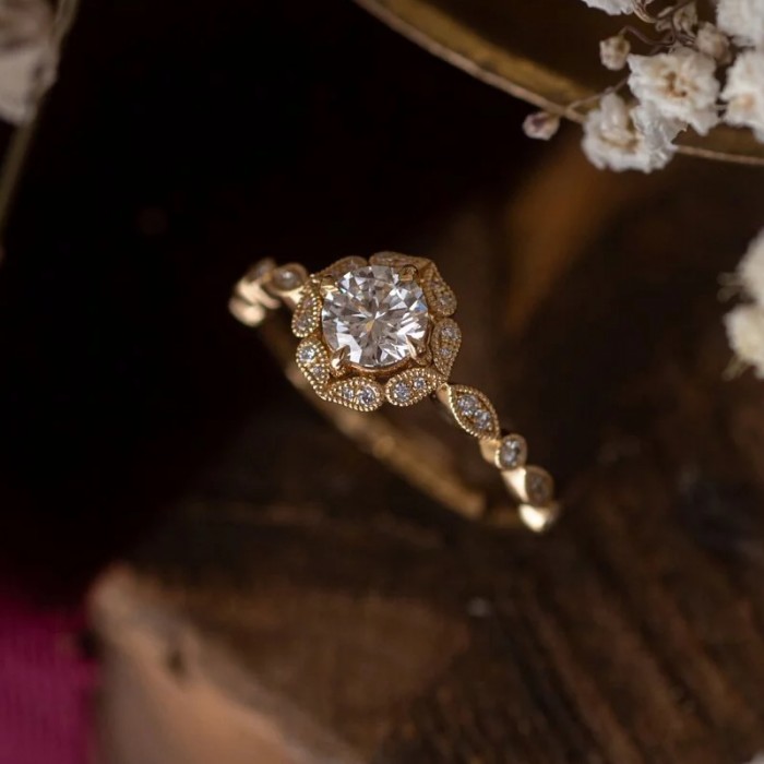 Diamond Vintage Ring 14K Yellow Gold SS0209 Diamond Vintage Ring 14K Yellow Gold SS0209