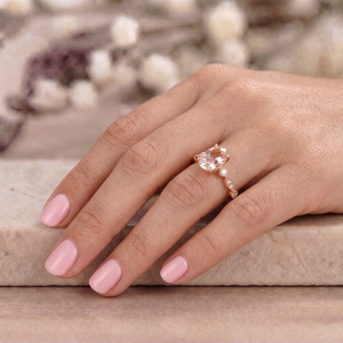 Oval Morganit Taşlı Pırlanta Tektaş Yüzük