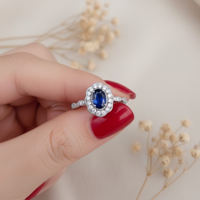 Halo Design Sapphire & Diamond Vintage Ring
