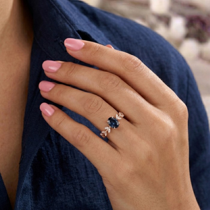 Doğal Safir Taşı Ve Pırlanta Yapraklı Yüzük