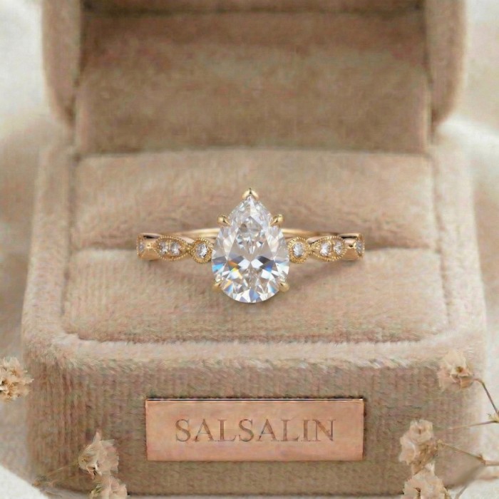 Evlilik Teklifi Yüzüğü Damla Topaz Ve Pırlanta 