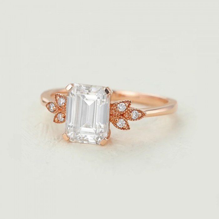 Octagon Beyaz Topaz Ve Pırlanta Yaprak Yüzük SS0200 Octagon Beyaz Topaz Ve Pırlanta Yaprak Yüzük SS0200