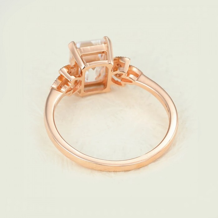 Octagon Beyaz Topaz Ve Pırlanta Yaprak Yüzük SS0200 Octagon Beyaz Topaz Ve Pırlanta Yaprak Yüzük SS0200