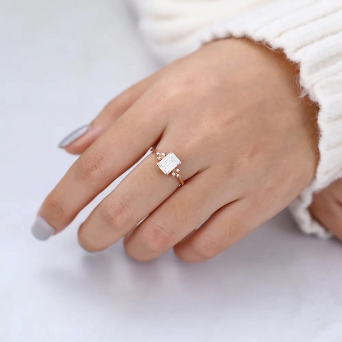 Octagon Beyaz Topaz Ve Pırlanta Yaprak Yüzük SS0200 Octagon Beyaz Topaz Ve Pırlanta Yaprak Yüzük SS0200