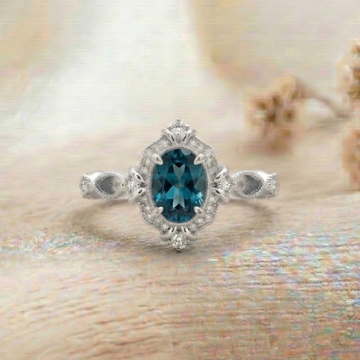 London Blue Topaz Ve Pırlanta Vintage Yüzük London Blue Topaz Ve Pırlanta Vintage Yüzük