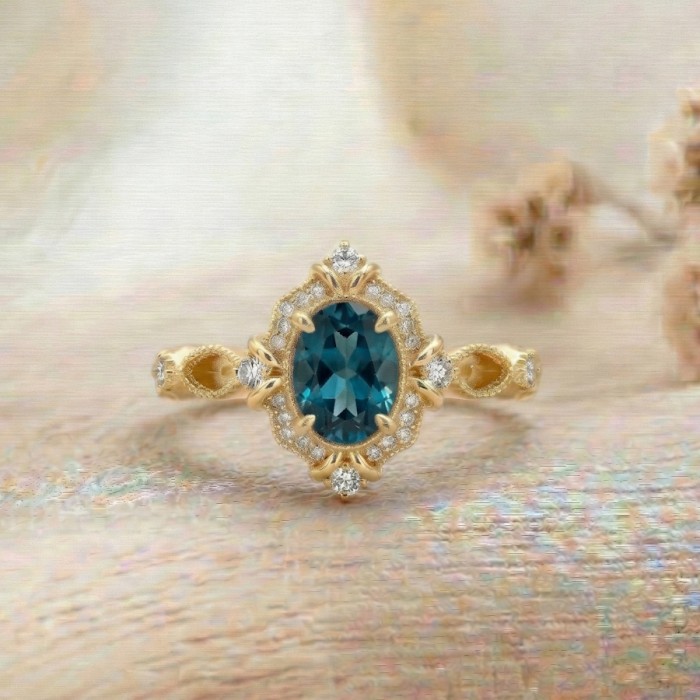 London Blue Topaz Ve Pırlanta Vintage Yüzük London Blue Topaz Ve Pırlanta Vintage Yüzük