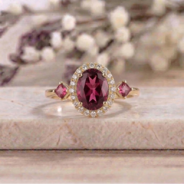 Pembe Turmalin Ve Pırlanta Halo Model Yüzük