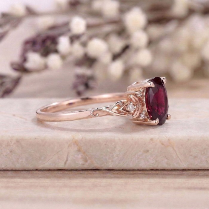 Şarap Rengi Yakut Taşlı Evlilik Teklifi Yüzükleri 