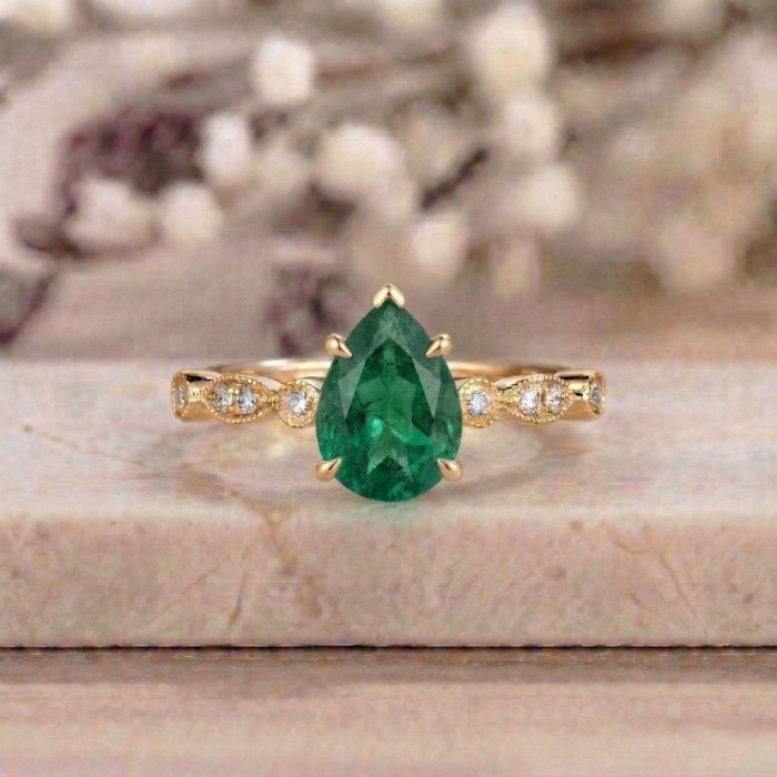 Vintage Tasarım Yüzük Zümrüt Ve Pırlantalı 