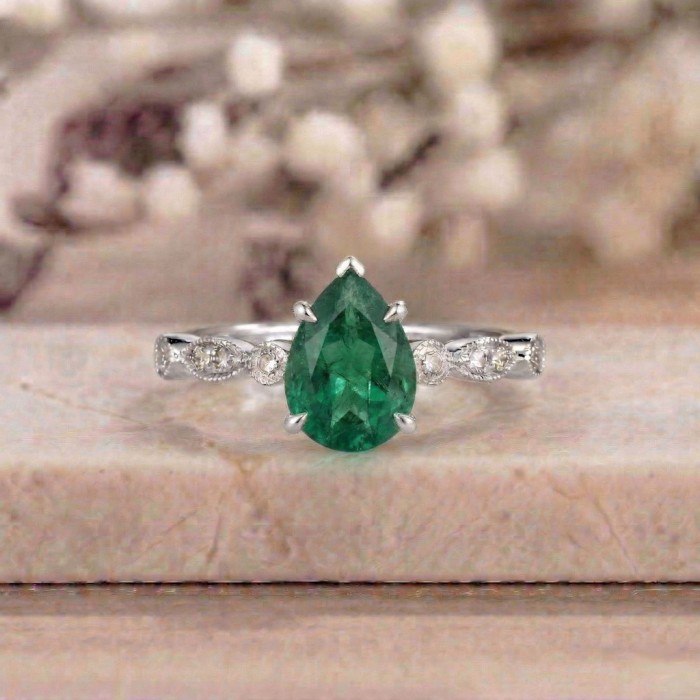 Vintage Tasarım Yüzük Zümrüt Ve Pırlantalı 