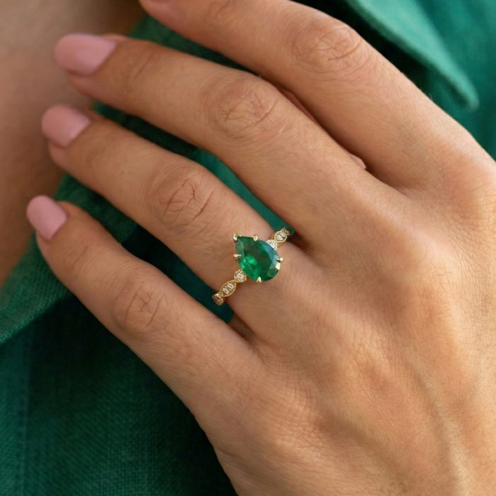 Vintage Tasarım Yüzük Zümrüt Ve Pırlantalı 