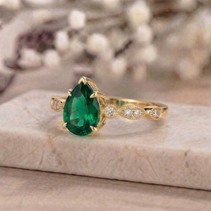 Vintage Tasarım Yüzük Zümrüt Ve Pırlantalı 