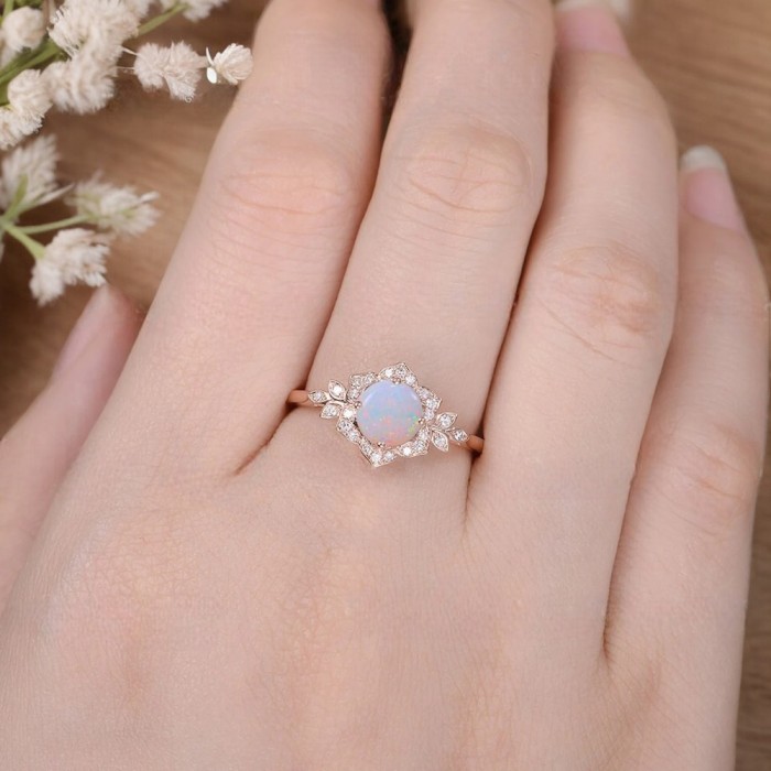 Opal Ve Pırlanta Vintage Tarz Çiçek Tasarım Yüzük 