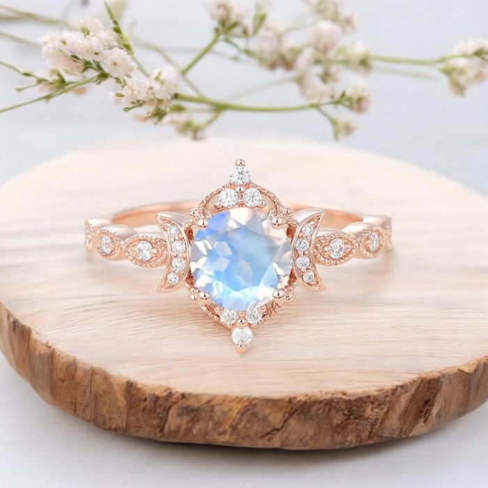 Ethiopia Opal & Diamond Vintage Ring SS0337 Ethiopia Opal & Diamond Vintage Ring SS0337