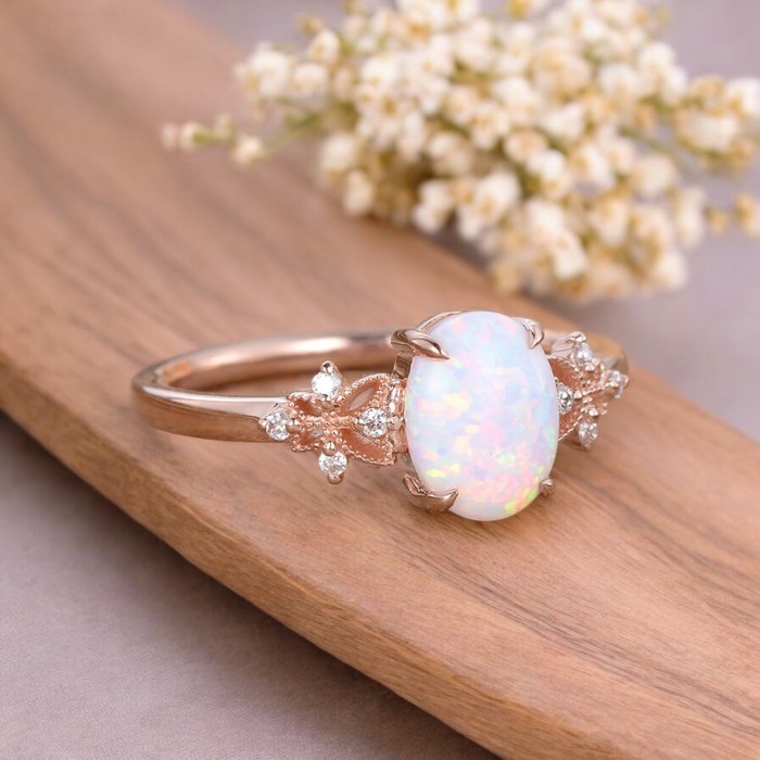 Oval Opal Ve Pırlanta Vintage Tasarım Yüzük Oval Opal Ve Pırlanta Vintage Tasarım Yüzük