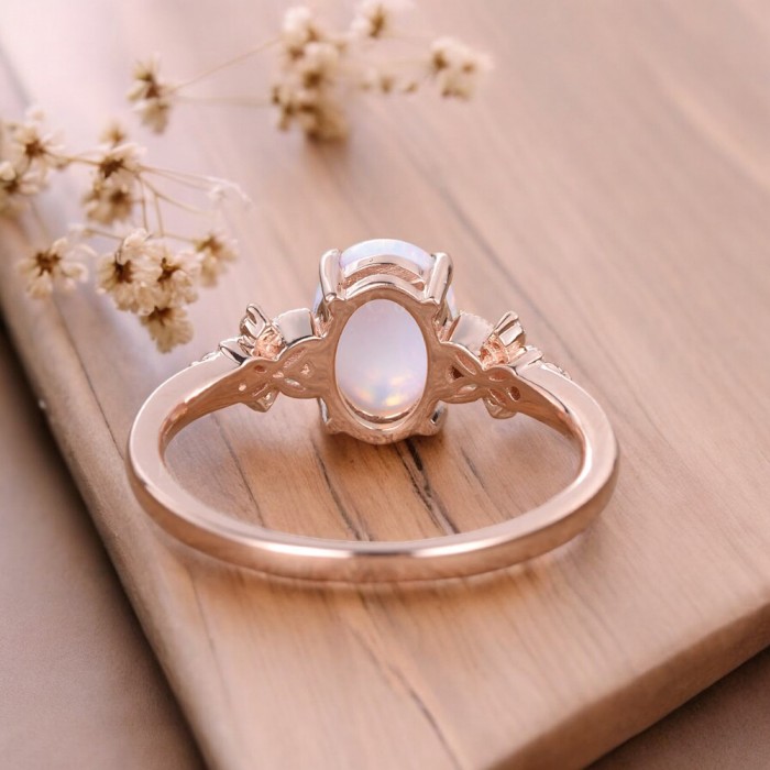 Oval Opal Ve Pırlanta Vintage Tasarım Yüzük Oval Opal Ve Pırlanta Vintage Tasarım Yüzük