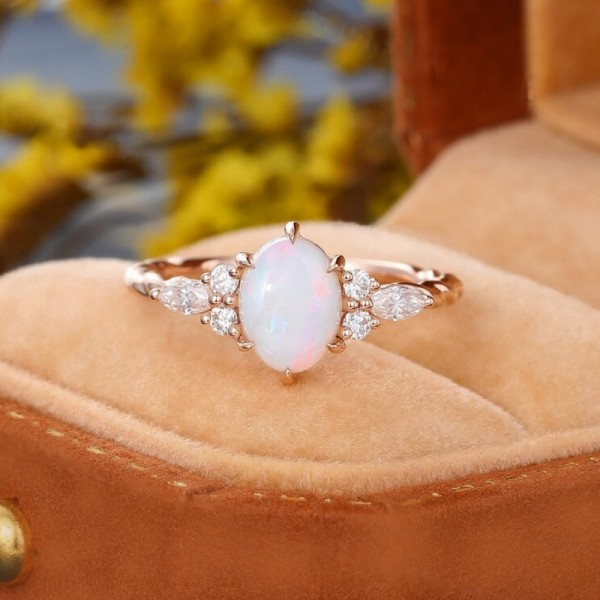 Oval Opal Taşlı Ve Markiz Pırlantalı Yüzük SS0356